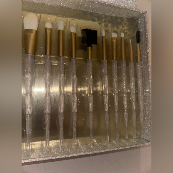 Ellen Tracy huge makeup brush set! Super pretty shimmer brushes and gorgeous box - Picture 4 of 4